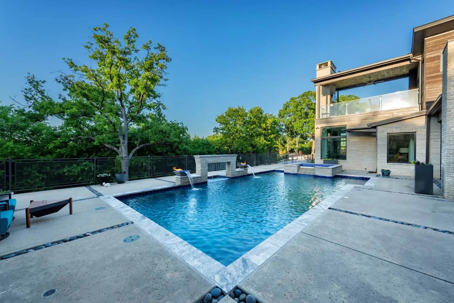 Hauk Custom Pools